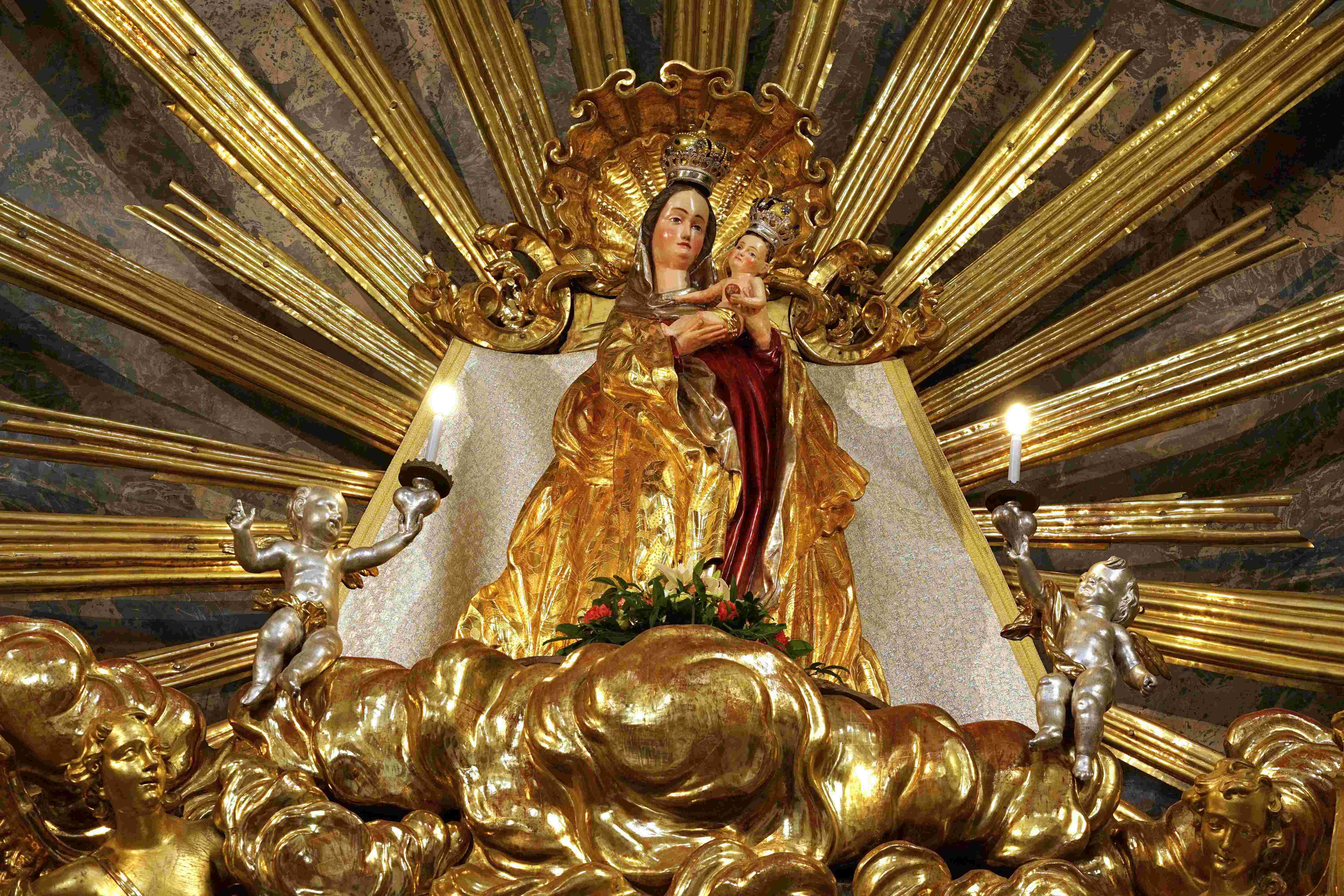 Madonna Hochaltar nach Restaurierung