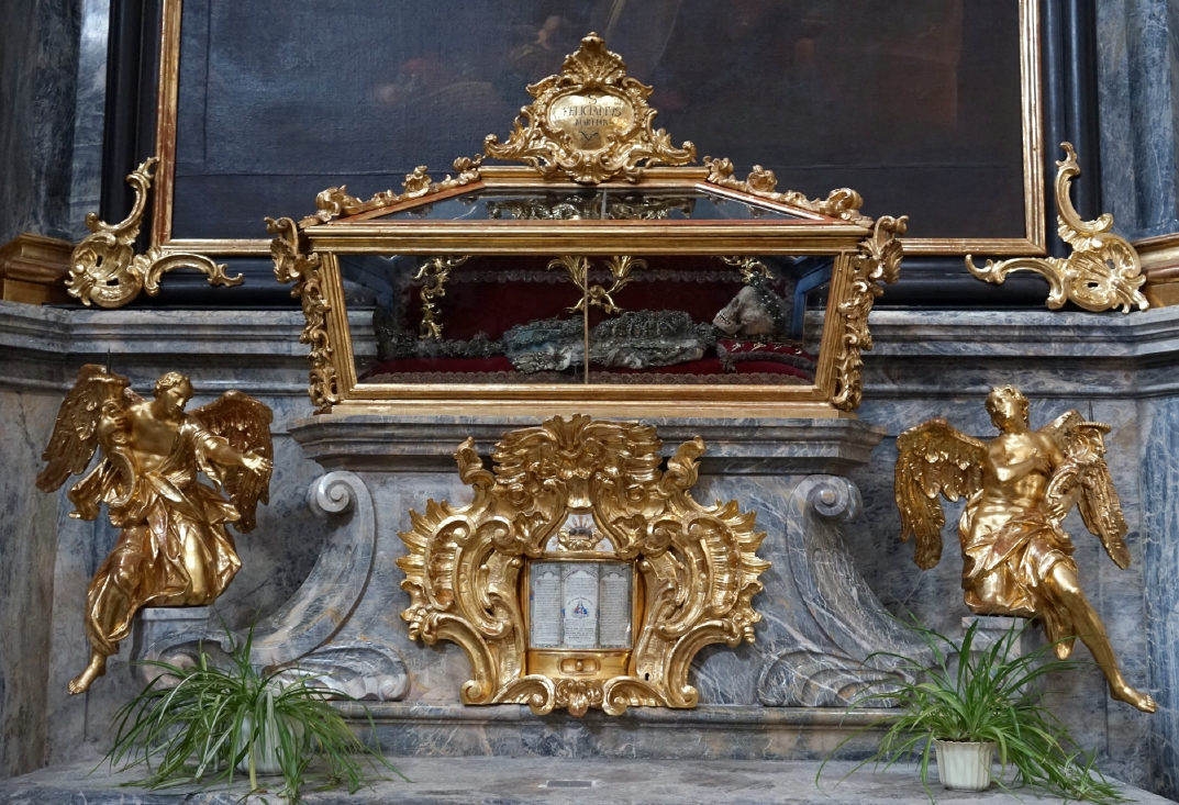 S-Querschiffaltar, Sakrophag, Leuchterengel, Tabernakel, Zierrahmen: nach Restaurierung