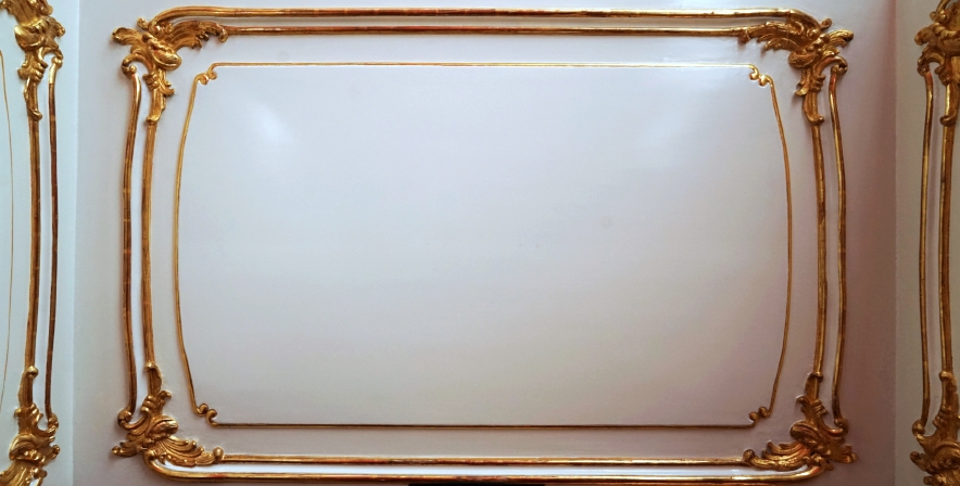 neu vergoldete Profile und Ornamente